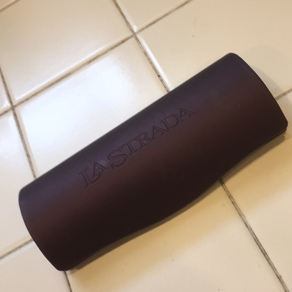 V! La Strada brand glasses case